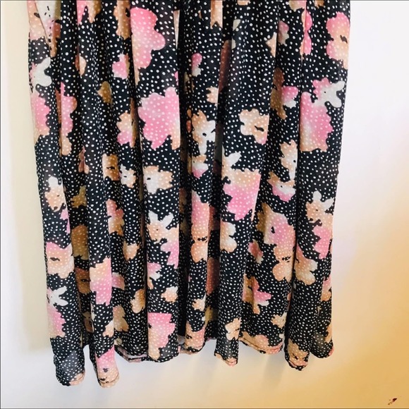 Pins & Needles Floral Polka Dot V-Neck Size Medium - Picture 9 of 12